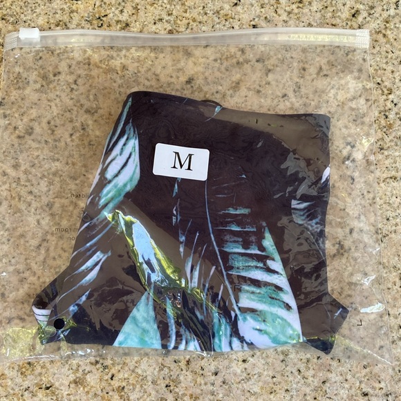 New in bag, bathing suit bottoms with leaf pattern - Picture 6 of 6